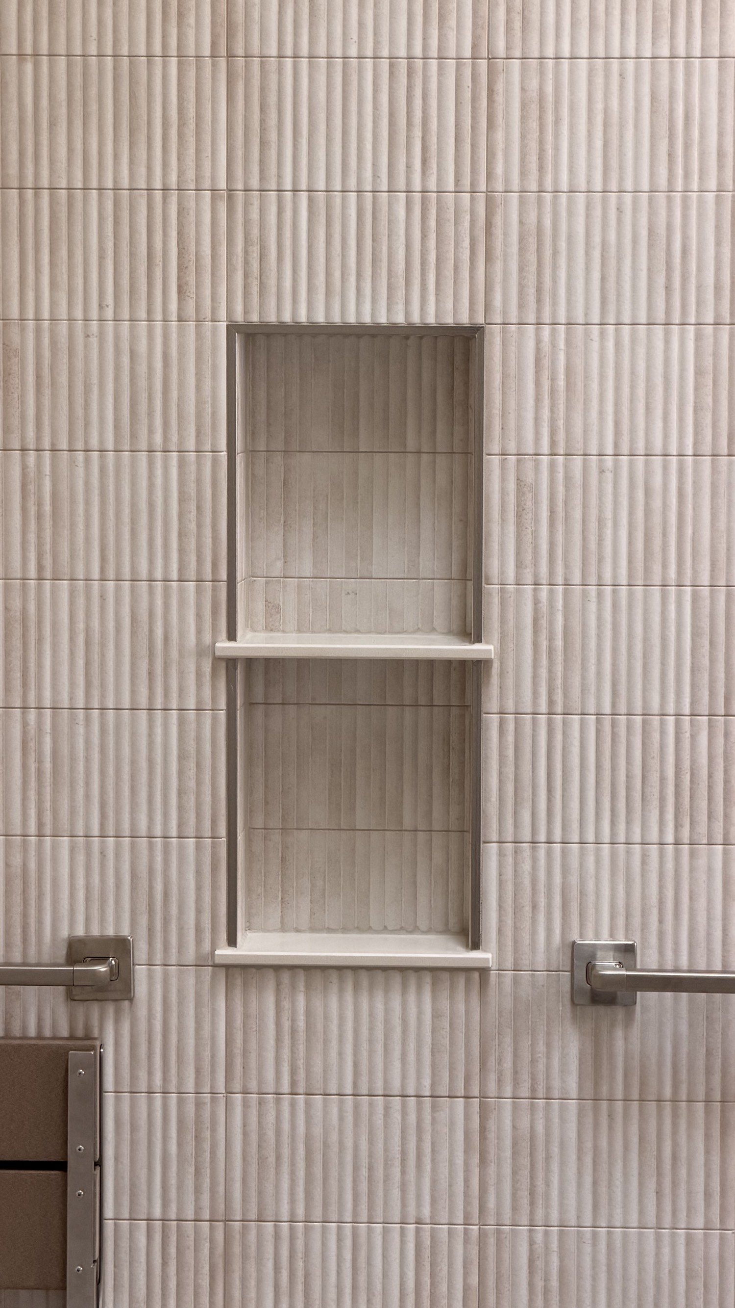 Fluted wall tile with a built-in two-shelf niche
